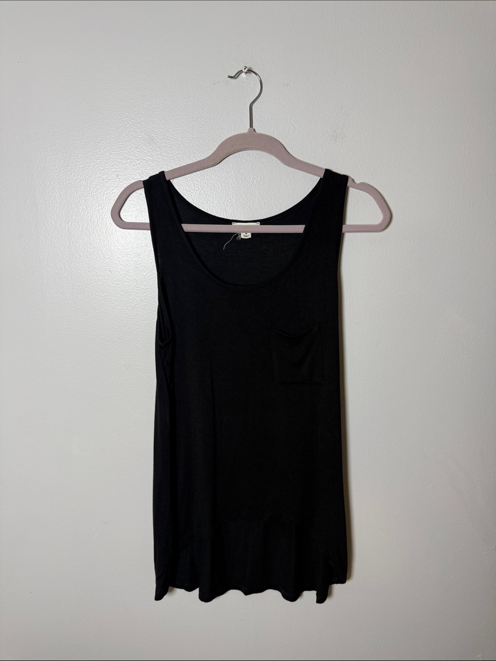 Zenana Outfitters Classic Black Scoop Neck Tank Top with Chest Pocket Medium